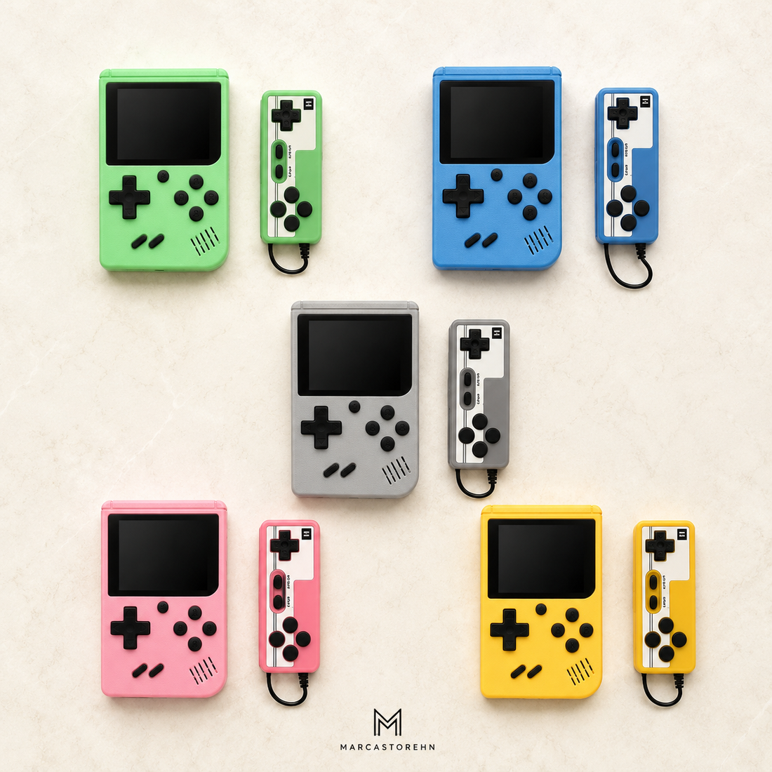 Consola retro portátil con pantalla, control con cable, cable AV para conectarla al televisor, cable de carga USB y manual de usuario. Disponible en colores verde, azul, gris, rosa y amarillo.
