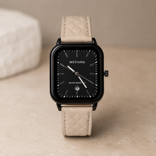 Reloj analógico cuadrado color blanco con diseño elegante y moderno, esfera de fácil lectura y estilo versátil para uso diario o ocasiones formales.