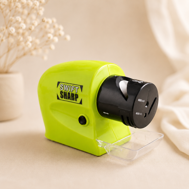Afilador de cuchillos manual con diseño ergonómico y sistema de afilado de varias etapas. Ideal para restaurar el filo de cuchillos de cocina de forma rápida, segura y sencilla. Fabricado con materiales resistentes para un uso duradero en el hogar.